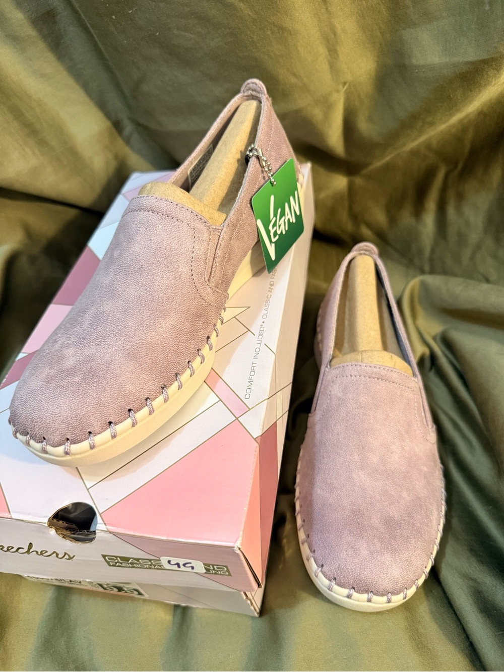 Skechers Slip-On Vegan Loafers in Lavender. Size 5.5 women